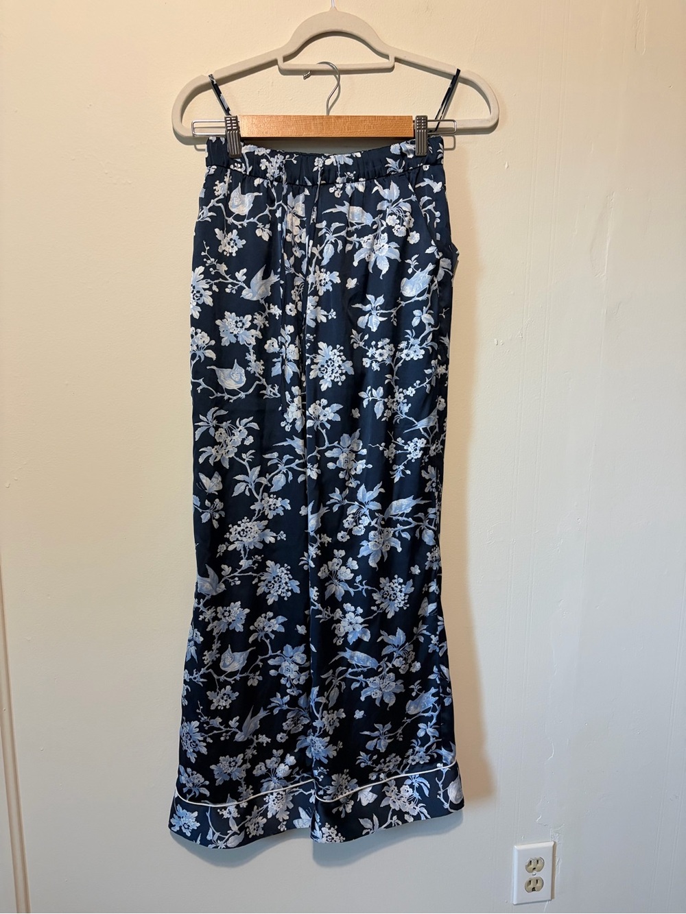 Abercrombie & Fitch Navy and White Floral Pj Set - Picture 2 of 6